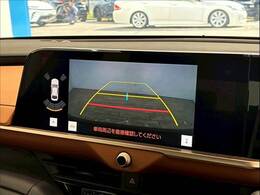 【カラーバックモニター】を装備しております。リアの映像がカラーで映し出されますので日々の駐車や幅寄せなどで安心安全です。