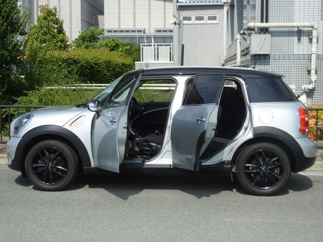 豊富なオーディオソースのcarrozzeria製ナビ装着のR60クロスオーバークーパーが新入庫！Bluetooth接続対応にフルセグTV・バックカメラ装着で遠出も楽しくなります！