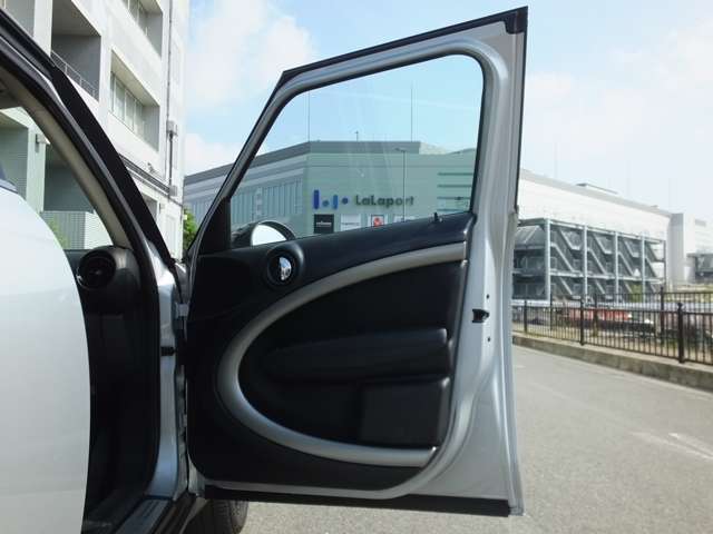 5ドアモデルで後部座席の乗り降りもラクラクです！