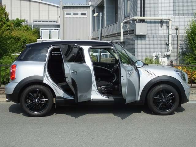 豊富なオーディオソースのcarrozzeria製ナビ装着のR60クロスオーバークーパーが新入庫！Bluetooth接続対応にフルセグTV・バックカメラ装着で遠出も楽しくなります！