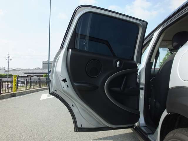 5ドアモデルで後部座席の乗り降りもラクラクです！