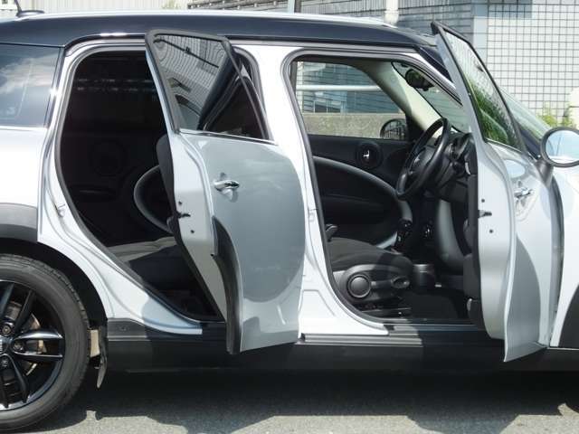 5ドアモデルで後部座席の乗り降りもラクラクです！