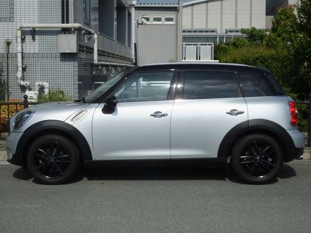 豊富なオーディオソースのcarrozzeria製ナビ装着のR60クロスオーバークーパーが新入庫！Bluetooth接続対応にフルセグTV・バックカメラ装着で遠出も楽しくなります！