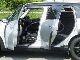 5ドアモデルで後部座席の乗り降りもラクラクです！