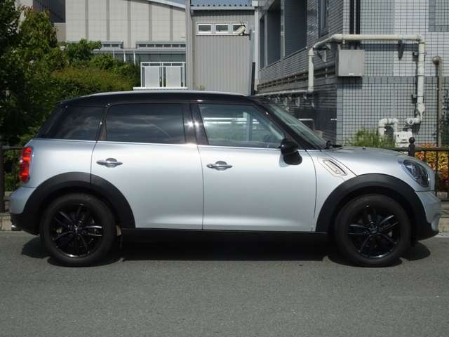 豊富なオーディオソースのcarrozzeria製ナビ装着のR60クロスオーバークーパーが新入庫！Bluetooth接続対応にフルセグTV・バックカメラ装着で遠出も楽しくなります！