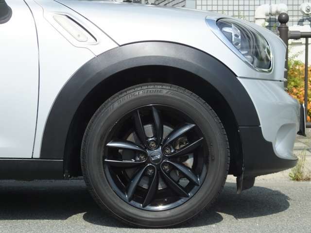 17インチブラックアルミホイールが装着されております！