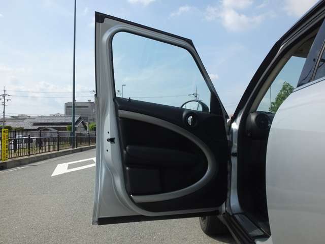 5ドアモデルで後部座席の乗り降りもラクラクです！