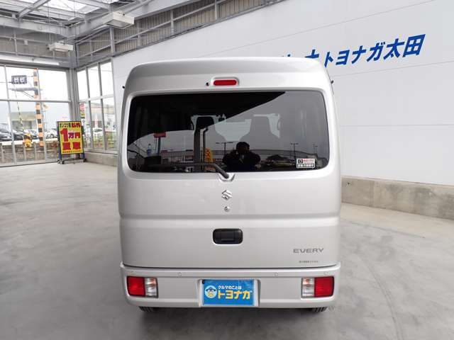 板金工場完備、ちょっとしたバンバー修理から大破まで何でもお任せ下さい。