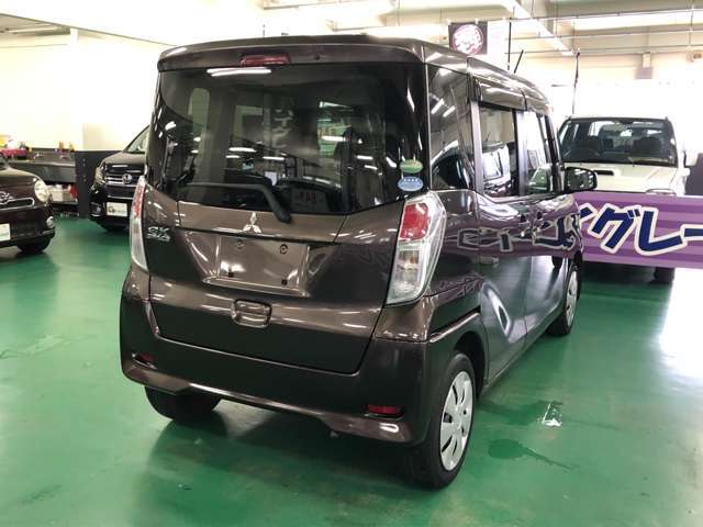 当店は板金塗装をメインでやっている会社で事故など何かありましたらいつでもお電話下さい♪