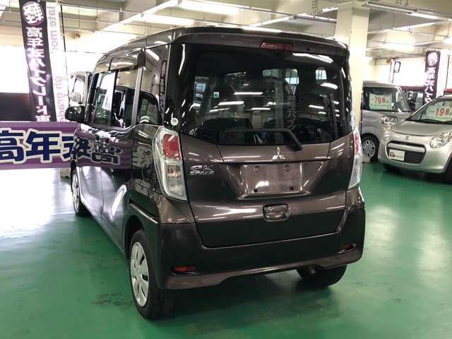 当社のアフターサービスですが、鈑金・塗装の自社工場をはじめ、自社の車検整備工場がございます。