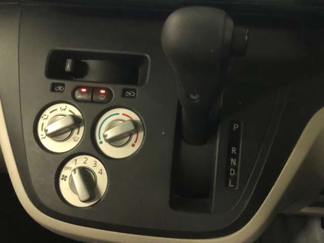 【CVT】　こちらのお車はCVTなので操作もカンタンです！