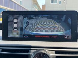 【パノラミックビューモニター】専用のカメラにより、上から見下ろしたような視点で360度クルマの周囲を確認することができます☆死角部分も確認しやすく、狭い場所での切り返しや駐車もスムーズに行えます。