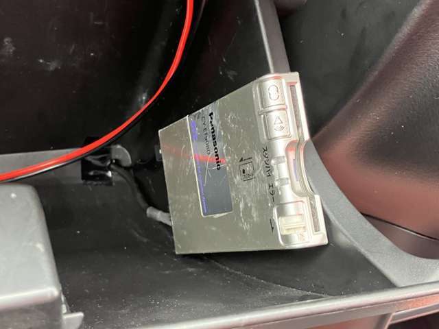 自社認証整備工場完備！ 納車整備からアフターフォローまでお任せください　車検や定期点検、オイル交換はもちろん、ナビやドラレコ、バックカメラ、ETC等の用品取付も当店にお任せください。