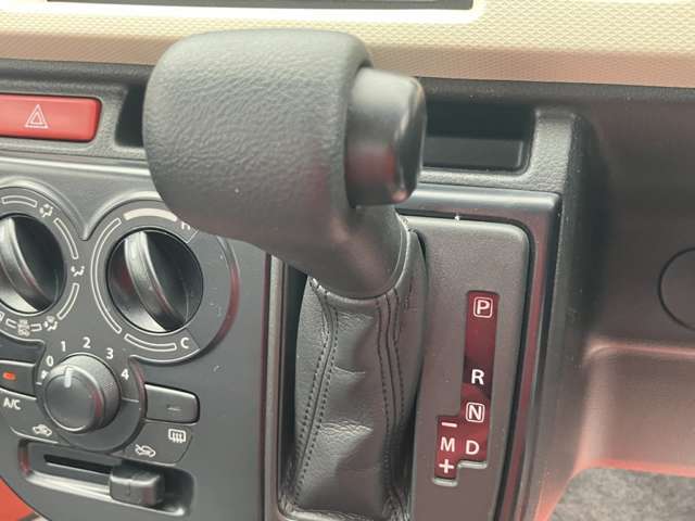 みなさまのカーライフに安心をプラス！ 故障しやすいパーツはもちろん、壊れた際に高額な修理費用がかかってしまうパーツまで、広範囲でカバーする「中古車保証」をご用意しております。