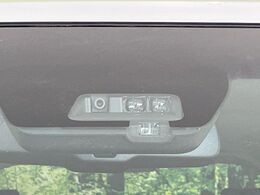 【三菱e-Assist】走行中に前方の車両等を認識し、衝突しそうな時は警報とブレーキで衝突回避と被害軽減をアシスト。より安全にドライブをお楽しみいただけます。