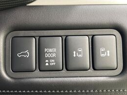 【両側パワースライドドア】スマートキーや運転席のスイッチで後席両側スライドドアの開閉が可能♪電動だから力を入れてドアを開ける必要が無く、小さなお子様でも簡単に開け閉めでき快適です♪