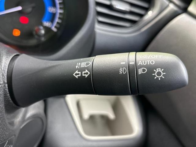 WECARSの展示場では実際に見て、触ってお車をお選びいただけます！知識の豊富な営業スタッフが様々なカーライフをご提案いたします！