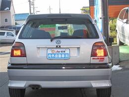 奥様のくつろぎ空間も充実！おいしいコーヒーでも！旦那様にはアフターパーツコーナーに！ついつい時間が経つのを忘れてしまう。車選びも大切だけど、お店選びにも拘ってみてください！