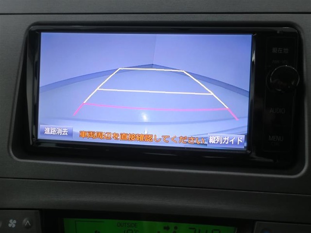 バックモニター搭載で、駐車もラクラク安心！