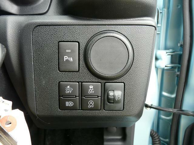 スイッチ類は運転席側に集中しているので操作しやすいです