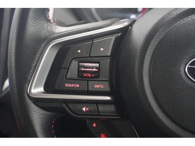 一部のオーディオ操作等はステアリングスイッチからも可能です！ステアリングから手を離すことなく安全に操作できます！