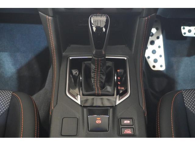 パーキングブレーキをスイッチひとつで作動・解除できる電動パーキングブレーキ！発進時はアクセルを踏むだけで解除できます！