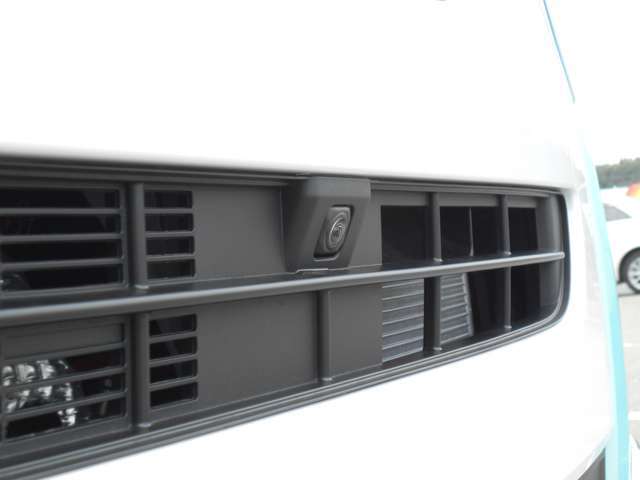 パノラマモニター対応カメラを装備しています♪運転席から見づらい前後左右を、ナビ画面の映像で確認。見通しの悪い交差点や狭い道でのすれ違い、駐車などをサポートします。