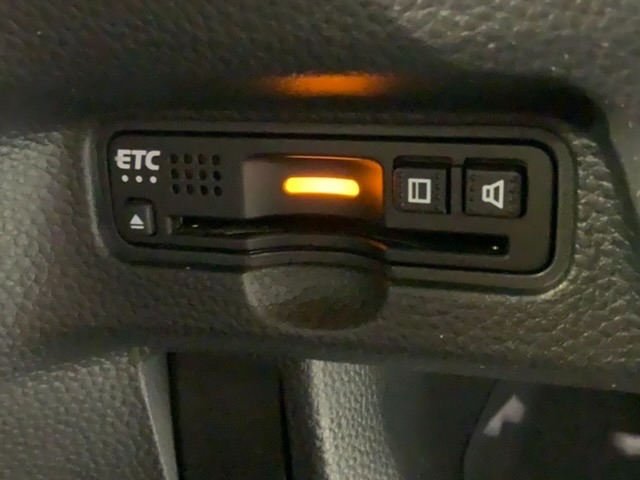 いまや快適なカーライフに欠かせないETCが付いています。