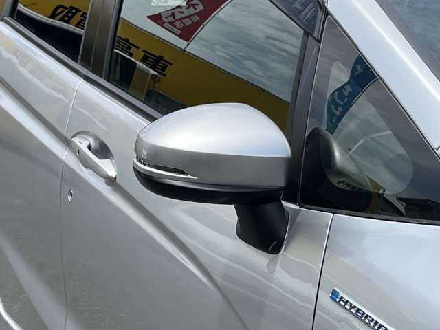 【電動格納ミラー】ドライバーの目線に合わせ、ミラーの上下左右調整が可能です☆