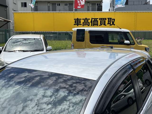 【ルーフ】ルーフにも目立つキズや凹みなど無くキレイな状態が保たれたお車です。コーティング施工も可能ですのでご相談下さい♪