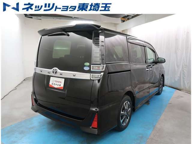 【リヤ】バックドアには半ドア防止のイージークローザー機能が付いています。