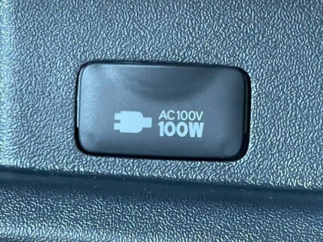 メーカーOPの【AC100V電源】を装備。携帯やノートパソコンの充電など家庭用電化製品を車の中で思う存分お楽しみいただけます。