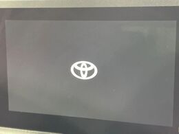 【ディスプレイオーディオ】視認性が高いディスプレイオーディオを装備♪操作性も良好で直感的なソース選択が可能です。