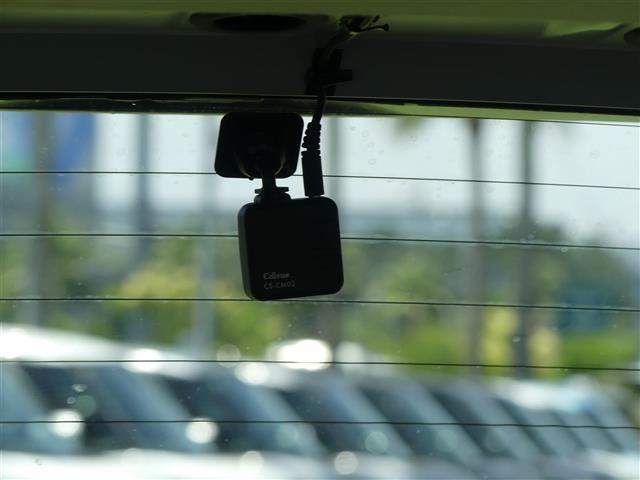 【ドライブレコーダー】映像・音声などの運転中の記録を残します。事故などを起こした起こされた時の証拠になりえますので、もしも時でも安心ですね。