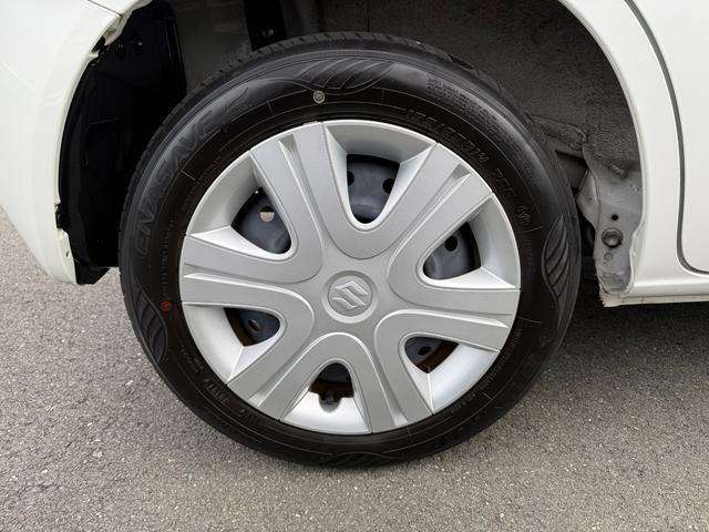 タイヤ残り溝あります、良好です。