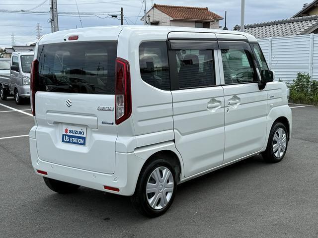 当店特選車！！HYBRIDで燃費も向上、スズキ純正メモリーナビゲーションついています。