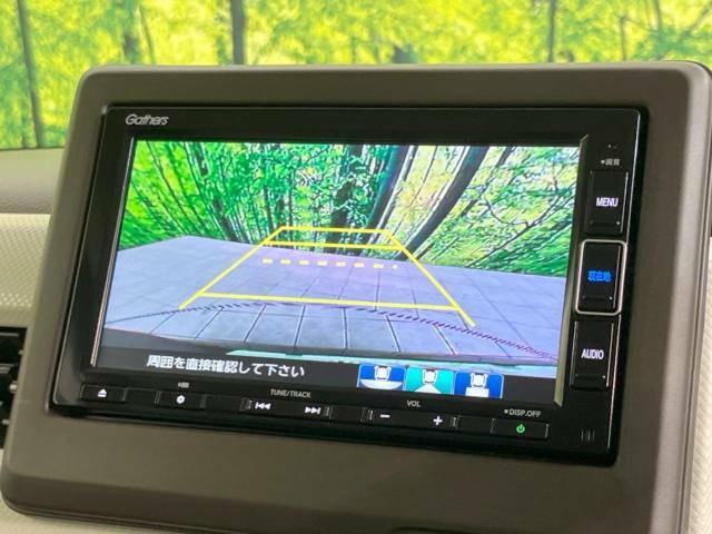 【バックカメラ】駐車時に後方がリアルタイム映像で確認できます。大型商業施設や立体駐車場での駐車時や、夜間のバック時に大活躍！運転スキルに関わらず、今や必須となった装備のひとつです！