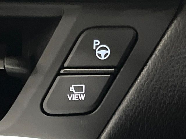 【駐車支援システム】駐車スペースを検知し、スムーズな駐車をアシスト。狭いスペースへの駐車など、駐車に自信の無い方におすすめの機能です♪