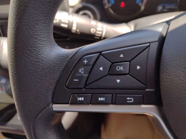 ステアリングスイッチ　手元でオーディオ操作やメーター内の車両設定を行えます！