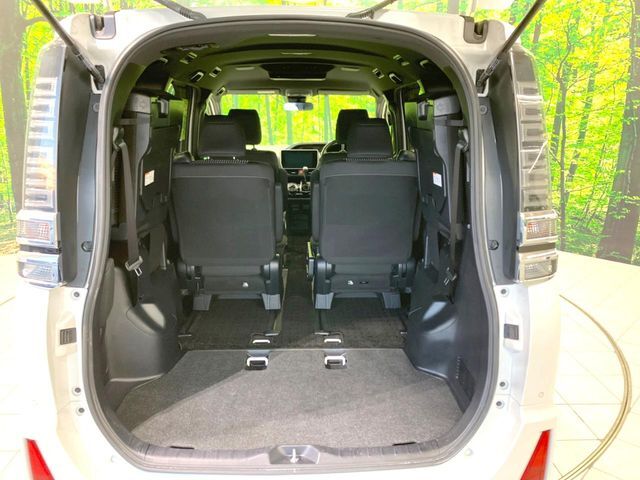 普段のお買い物や通勤、送迎等に十分な荷室スペースを確保しております。セカンドシートを倒すと、大きな荷物の積載も可能です♪