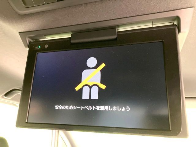 【フリップダウンモニター】大画面モニターで後席でもエンタメをお楽しみいただけます。小さなお子様にも大人気の装備です♪