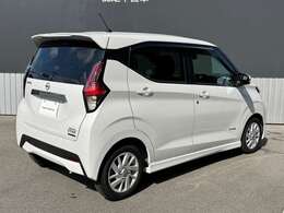 R4年式！のデイズが西支店に入荷です☆狭い曲がり角でもすっと曲がれて普段使いにピッタリ♪路地裏のショップにもためらうことなく出かけられます（＊＾▽＾＊）運転が苦手な方にもおススメの1台です☆★