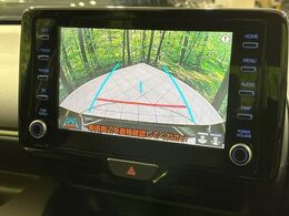 【バックカメラ】駐車時に後方がリアルタイム映像で確認できます。大型商業施設や立体駐車場での駐車時や、夜間のバック時に大活躍！運転スキルに関わらず、今や必須となった装備のひとつです！