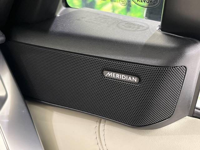 MERIDIANは英国のプレミアムオーディオブランドです。重低音から高音域までしっかりと再現でき、コンサートのような臨場感溢れる音響空間を実現します。どうぞ店頭にてご体感ください。