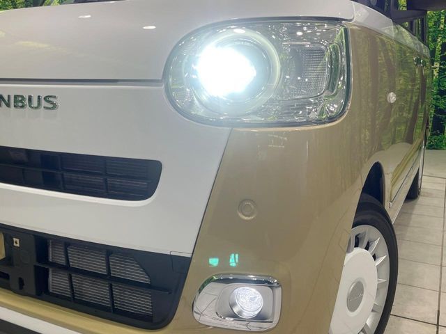 【LEDヘッドライト】悪天候や夜間走行時も良好な視界を確保し安心して運転できる高輝度LEDヘッドライトを装備！点灯速度が早く、消費電力も抑えられています。
