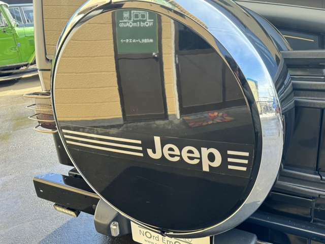 後期モデルの背面カバーはめちゃ高級感あって、JEEP感じれます！