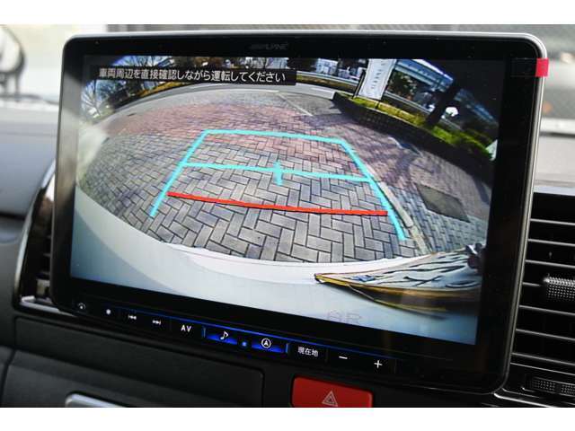 通常ルームミラーにしか映らないバックカメラ映像をナビ画面に映し込む仕様へと変更致します！
