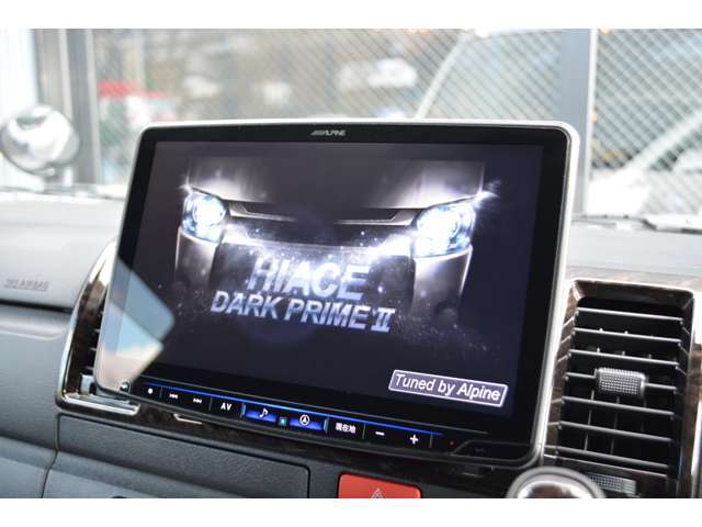 大画面が人気のアルパインBIG-X！オープニング画面にハイエース表記があり、専用音響セッティング済み！