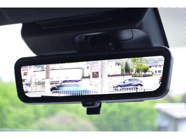 ■デジタルインナーミラーが装備されておりますので、後方の確認もしやすくなっております。