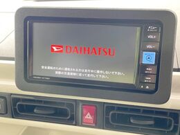【純正ナビ】人気の純正ナビを装備しております。ナビの使いやすさはもちろん、オーディオ機能も充実！キャンプや旅行はもちろん、通勤や買い物など普段のドライブも楽しくなるはず♪